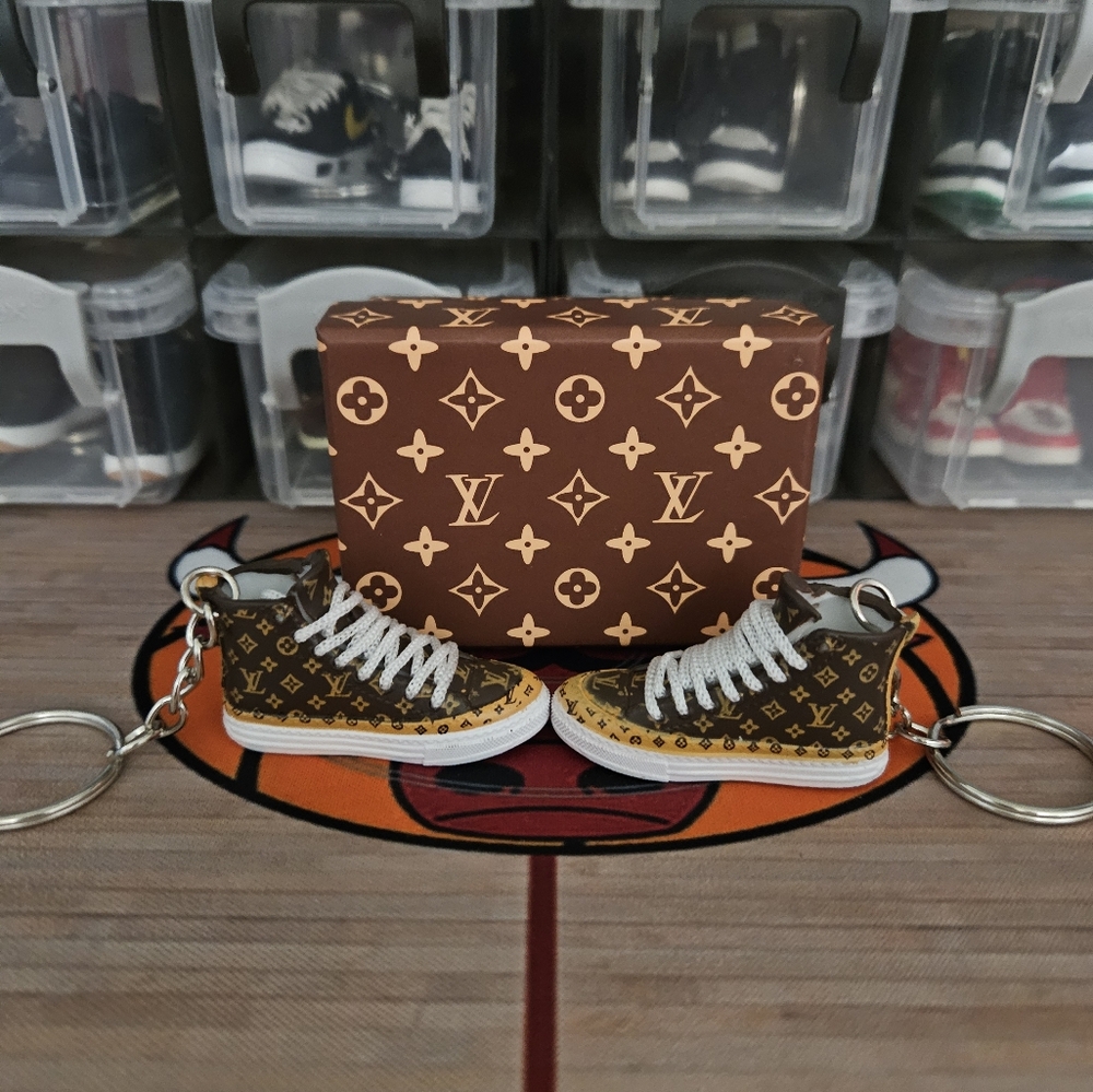 Fashion pair of mini sneakers keychain. - Picture 2 of 7